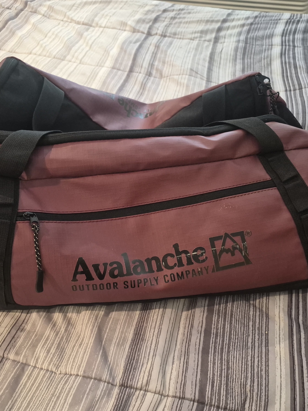 Avalanche Maroon Men's Duffle Bag - Outdoor Travel Gear